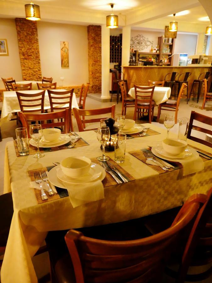 Ivory Castle Limited Hotel Kampala Ngoại thất bức ảnh
